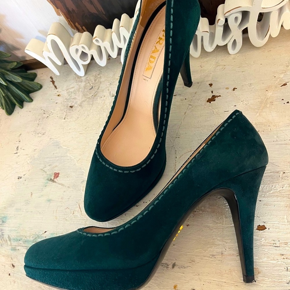 Prada Camoscio Deep Emerald Green Suede Pumps - Picture 2 of 9